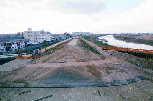 小山平塚遺跡堤防断面