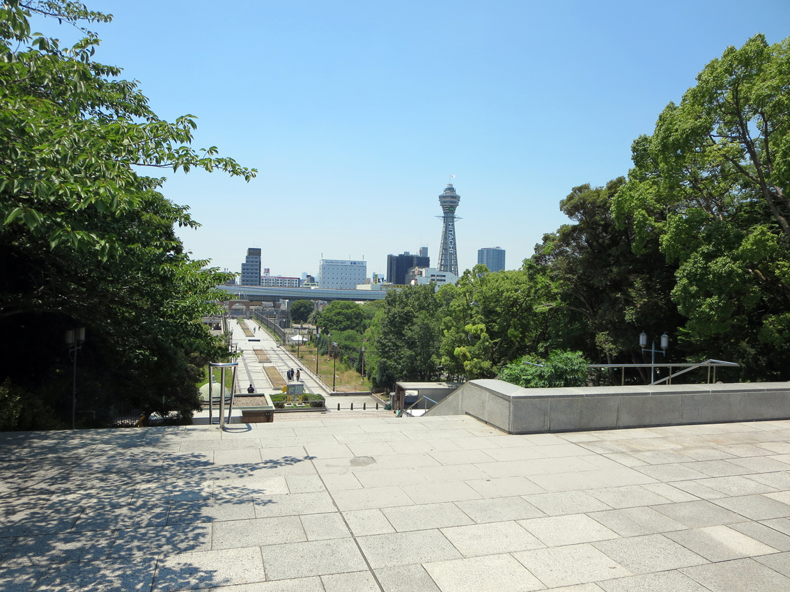 茶臼山西の海食崖