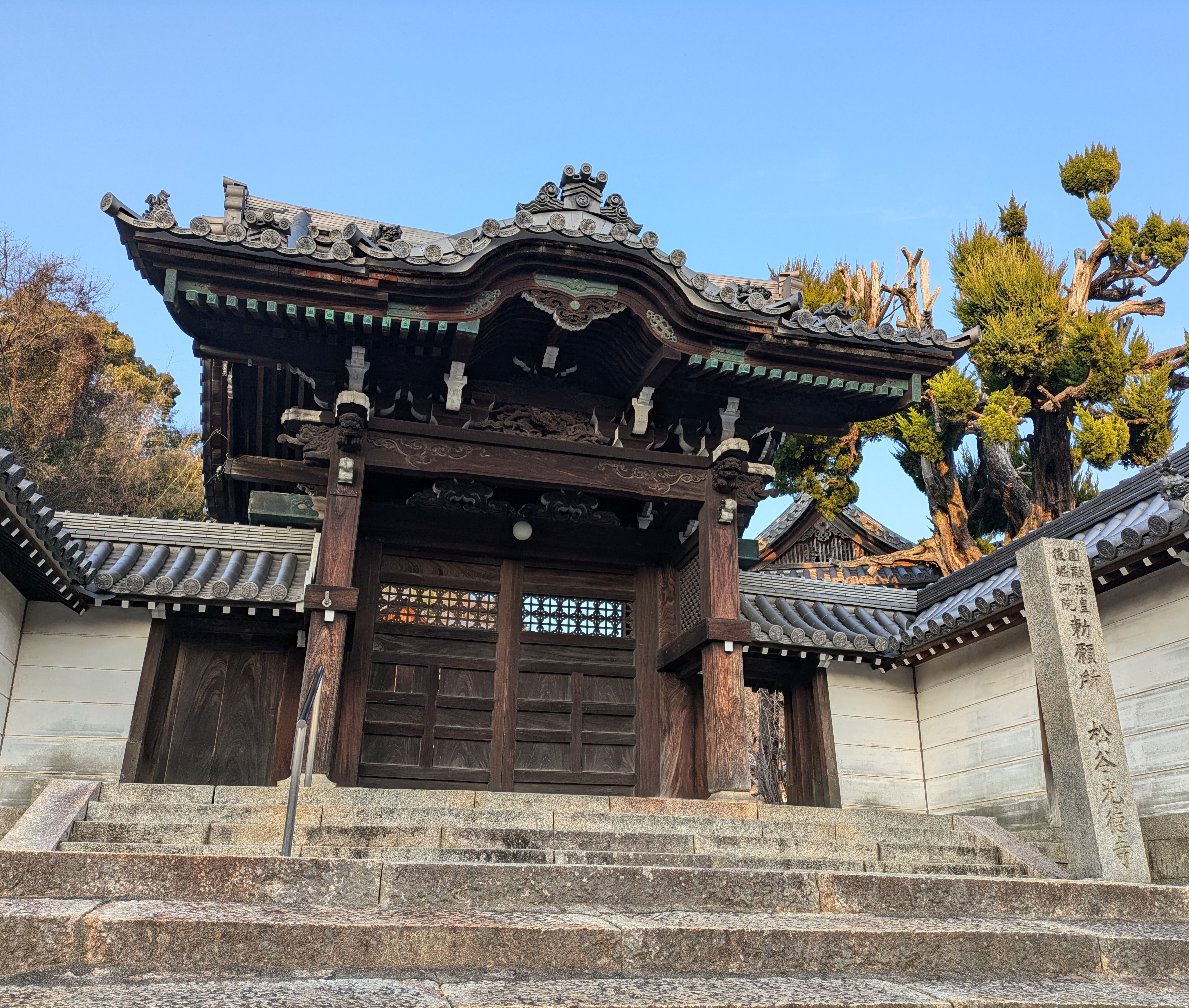 光徳寺の山門